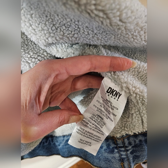 Vintage Faux Fur Collar & Full Lining Dusty Indigo Denim Unisex Jacket By DKNY - Picture 8 of 10